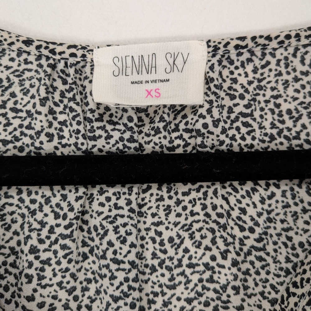 Sienna Sky Peplum Blouse Women XS Black Cream Holiday Office Dressy Casual Chic - Picture 6 of 12